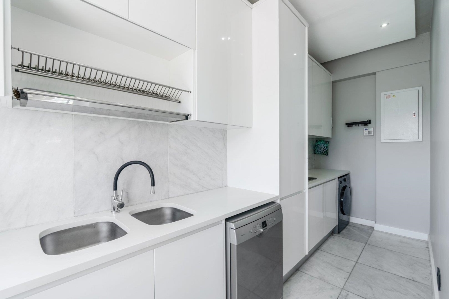 3 Bedroom Property for Sale in Oranjezicht Western Cape